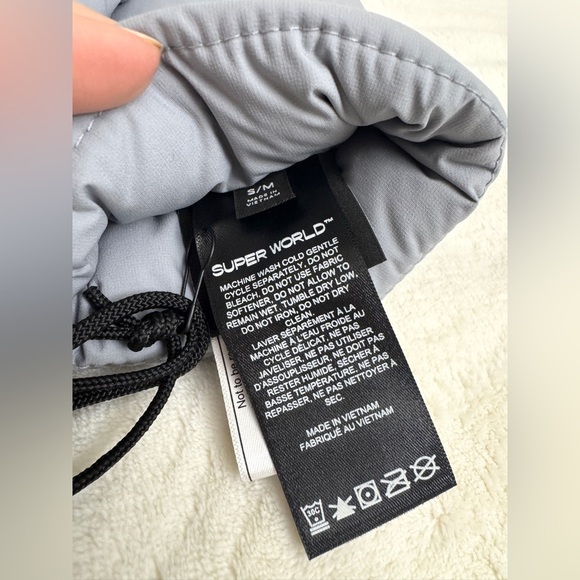 NWT Aritzia The Super Puff™ Mitten - Marble Grey - Picture 3 of 6